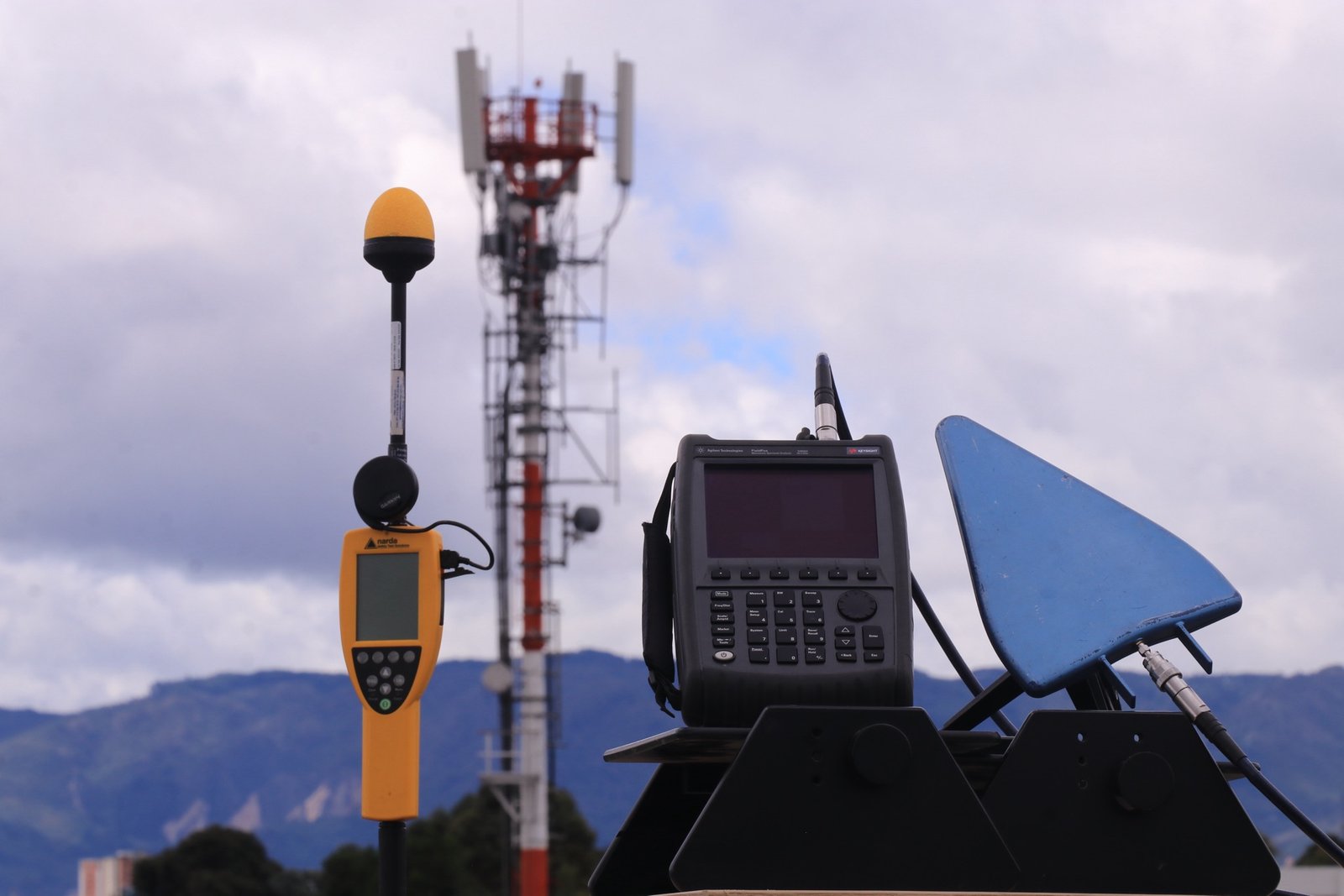 Medición de radiaciones no ionizantes con equipo NARDA